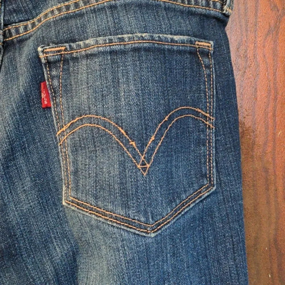 Levi's Straight 424 Jeans Medium Blue Lightly Distressed Size 9 - Picture 3 of 9